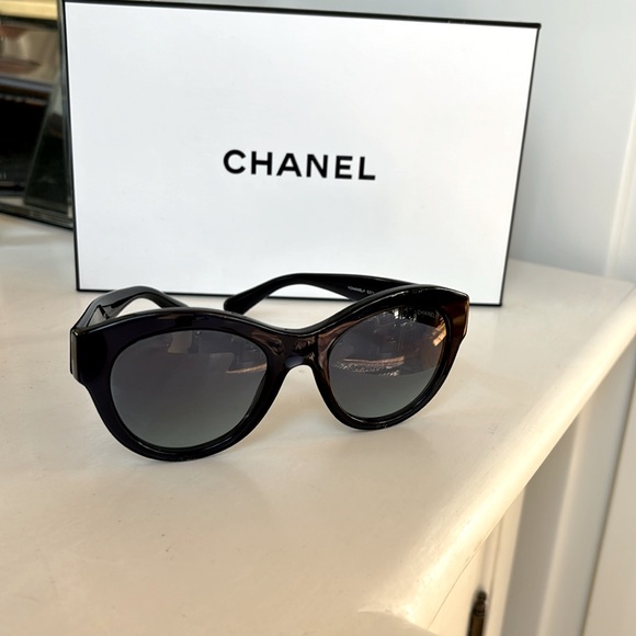 Chanel Black Audrey Hepburn style sunglasses - Picture 1 of 9